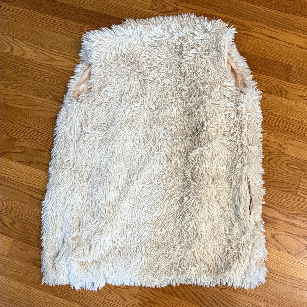 Angie Cream Fuzzy Vest - Picture 4 of 4